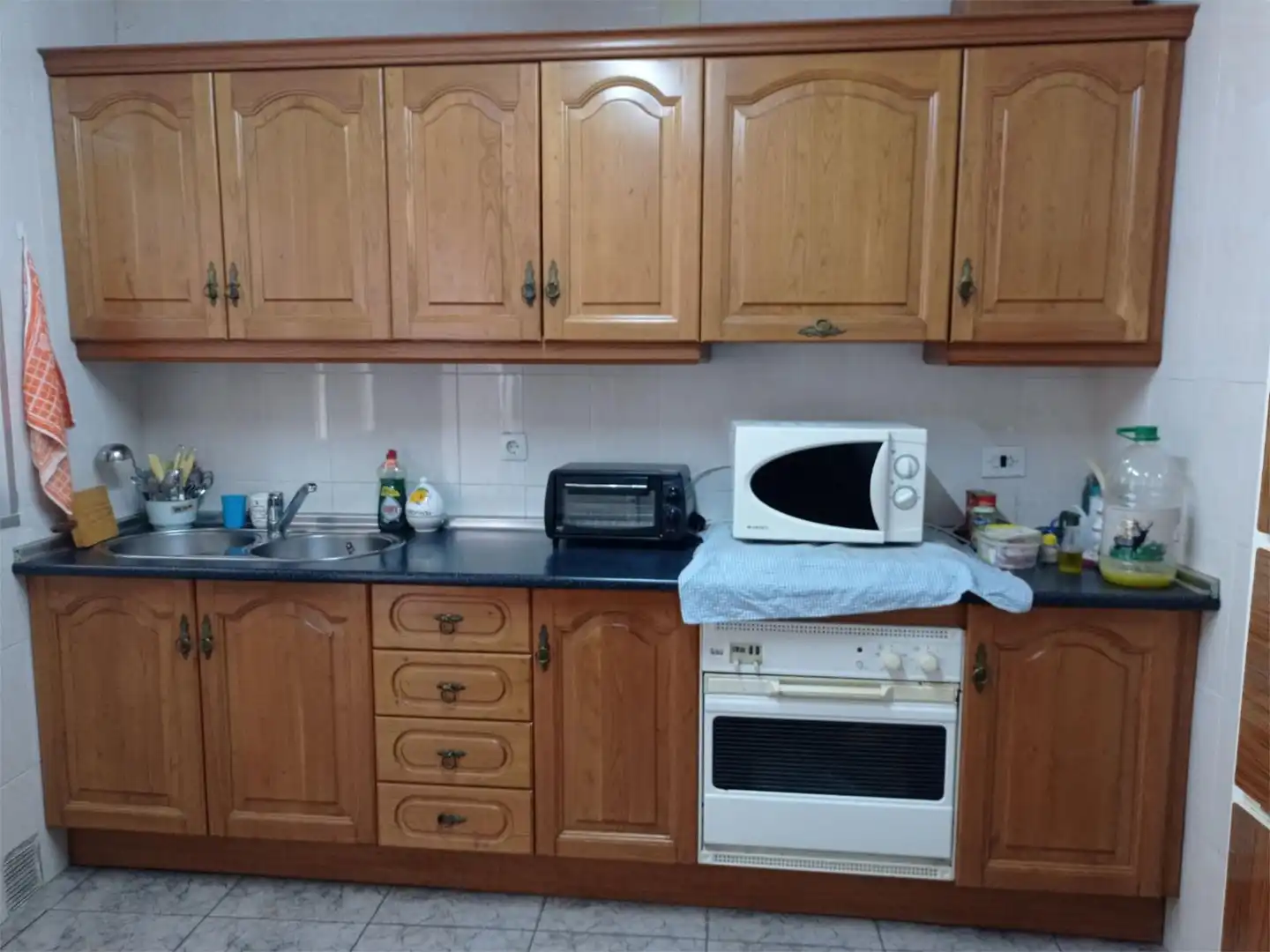Einfamilien-Reihenhaus zum Verkauf in Calle Perales, 5, Santo Tomé Küche von Einfamilien-Reihenhaus zum Verkauf in Santo Tomé mit Klimaanlage, Abstellraum und Möbliert