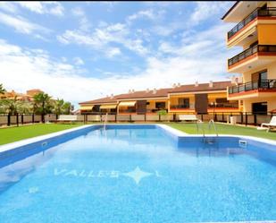 Piscina de Pis de lloguer en Puerto de la Cruz amb Terrassa, Piscina i Balcó