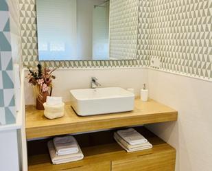 Bathroom of Flat for sale in Sanxenxo  with Terrace, Swimming Pool and Balcony