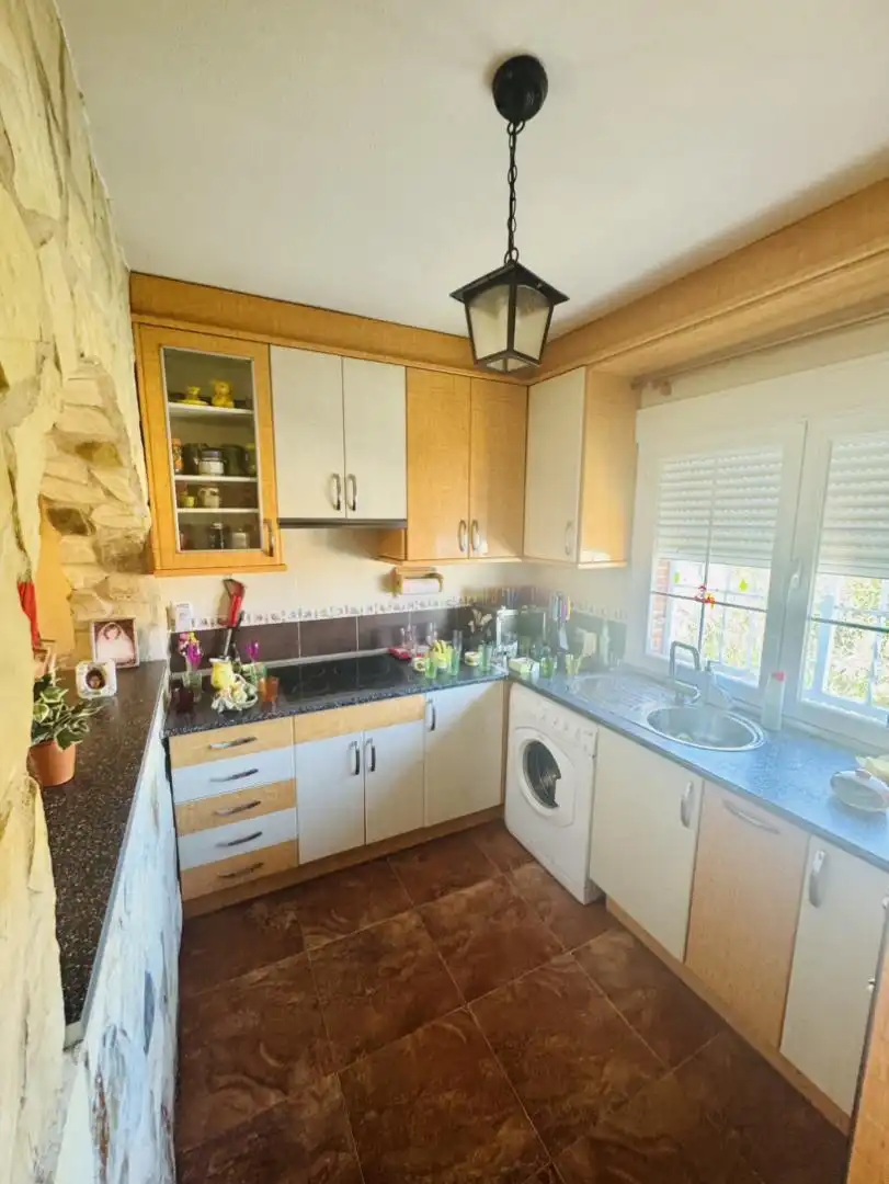 Houses for sale in Calle Ciudad Real, 280, El Casar de Escalona Kitchen of Houses for sale in El Casar de Escalona with Air Conditioner, Terrace and Swimming Pool