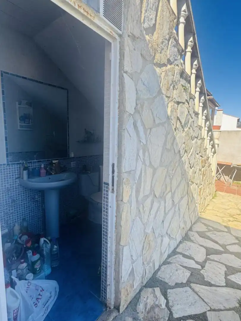 Houses for sale in Calle Ciudad Real, 280, El Casar de Escalona Bathroom of Houses for sale in El Casar de Escalona with Air Conditioner, Terrace and Swimming Pool