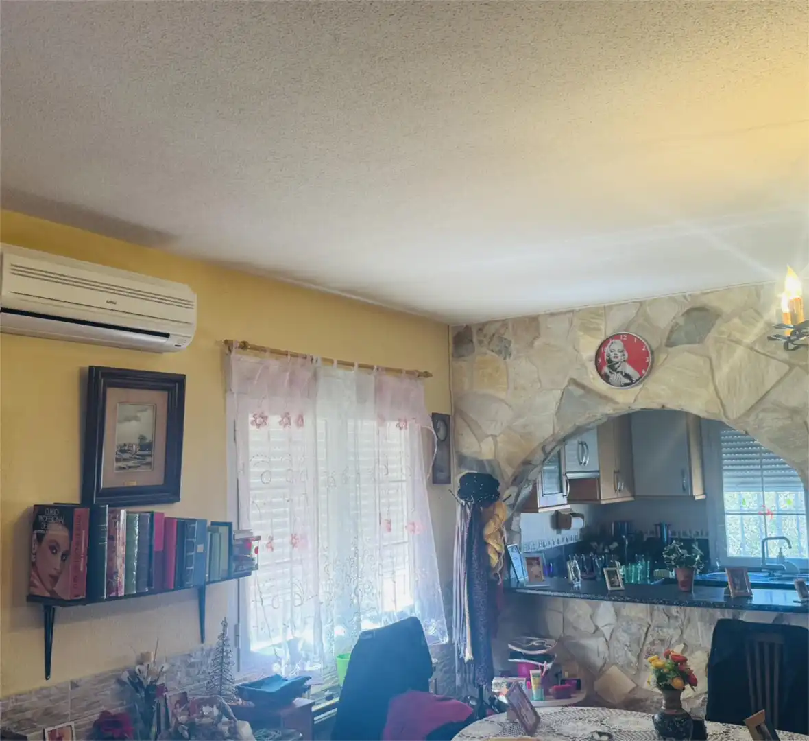 Houses for sale in Calle Ciudad Real, 280, El Casar de Escalona Living room of Houses for sale in El Casar de Escalona with Air Conditioner, Terrace and Swimming Pool