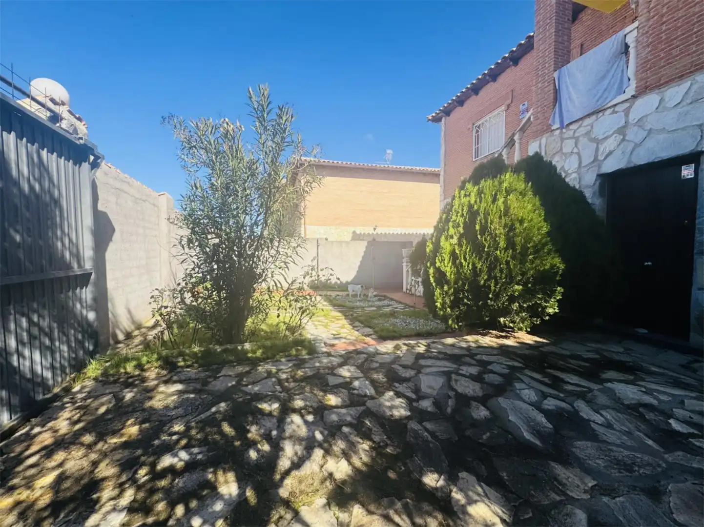 Houses for sale in Calle Ciudad Real, 280, El Casar de Escalona Garden of Houses for sale in El Casar de Escalona with Air Conditioner, Terrace and Swimming Pool