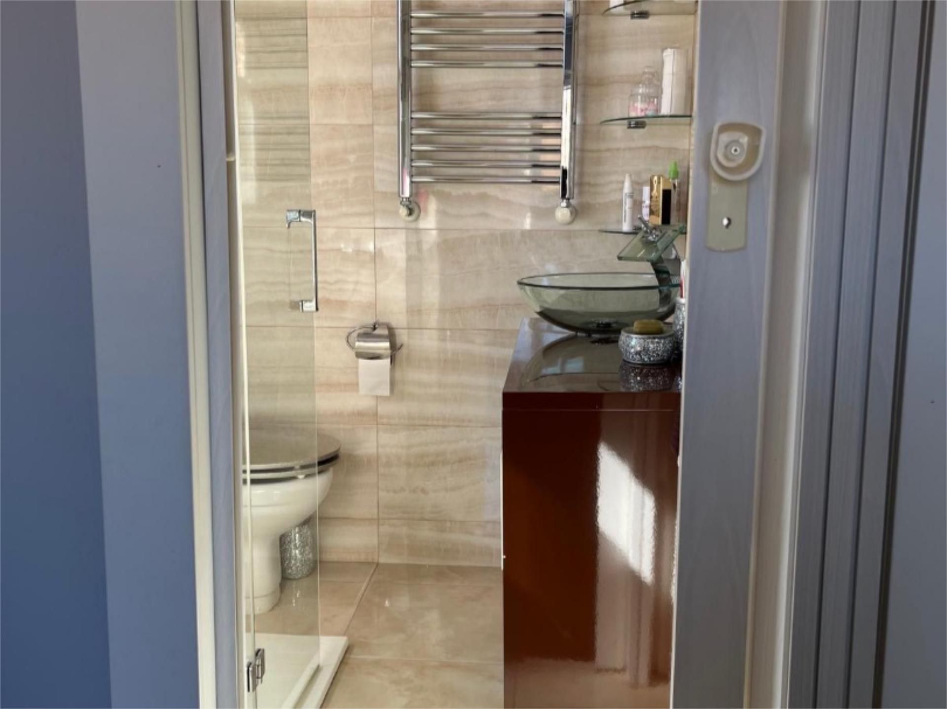 Bathroom of Flat for sale in Alcalá de Henares
