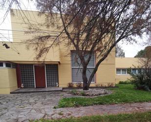 Vista exterior de Casa o xalet en venda en Talavera de la Reina amb Aire condicionat, Calefacció i Jardí privat