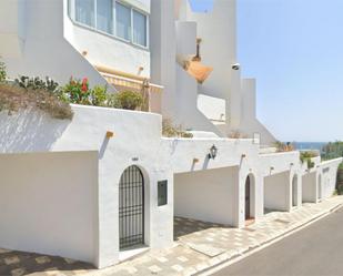 Vista exterior de Apartament en venda en Benalmádena amb Aire condicionat, Calefacció i Jardí privat