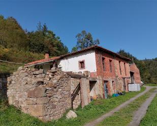 Vista exterior de Casa adosada en venda en Salas