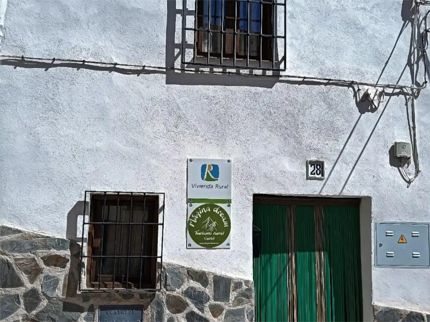 Vista exterior de Casa adosada en venda en Cambil amb Aire condicionat, Calefacció i Terrassa
