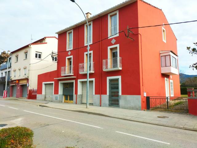 Local comercial en Alquiler en Avinguda de Narcís Arnau, 8 en Les Planes d'Hostoles