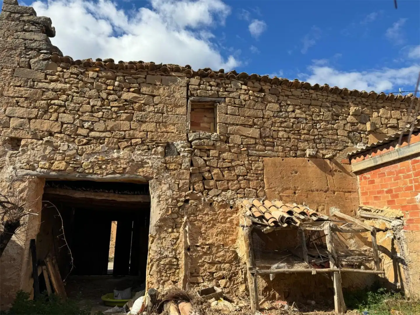 Casa adosada en venta en Alameda Campo Arriba, 161g, Alpuente Vista exterior de Casa adosada en venta en Alpuente
