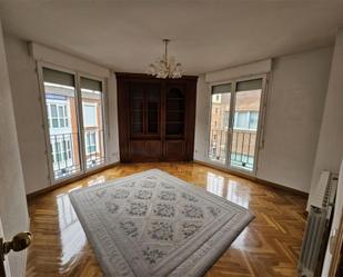 Living room of Flat to rent in Palencia Capital  with Air Conditioner, Heating and Parquet flooring