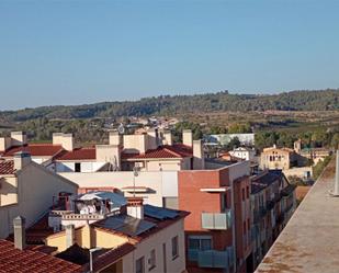 Vista exterior de Dúplex en venda en Vilafranca del Penedès amb Terrassa i Balcó