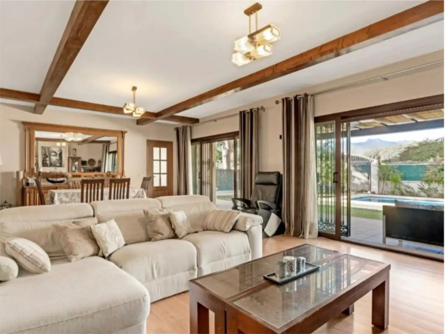 Sala d'estar de Casa o xalet en venda en Marbella amb Aire condicionat, Terrassa i Piscina