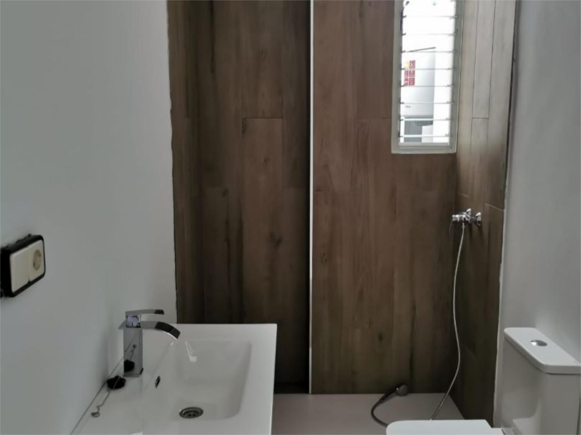 Bathroom of Flat for sale in Utrera  with Air Conditioner, Heating and Terrace