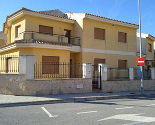 Exterior view of Single-family semi-detached for sale in El Pinós / Pinoso  with Private garden, Terrace and Storage room