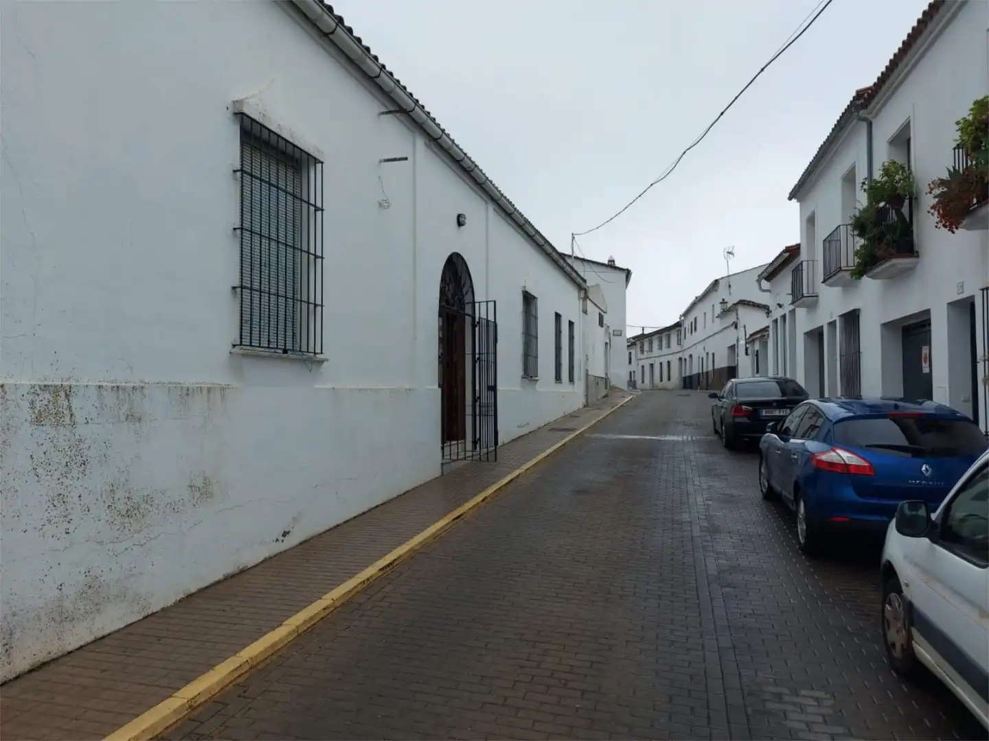 Außenansicht von Fabrikhallen zur Miete in Higuera de la Sierra