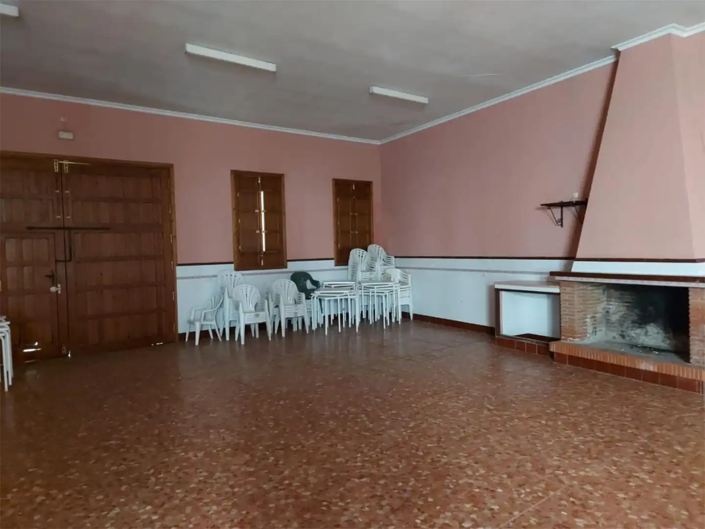 Esszimmer von Fabrikhallen zur Miete in Higuera de la Sierra