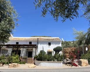 Vista exterior de Casa o xalet en venda en Villanueva de Algaidas amb Aire condicionat, Calefacció i Jardí privat