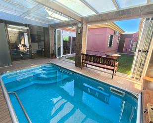 Swimming pool of House or chalet for sale in Montequinto  with Air Conditioner, Terrace and Swimming Pool