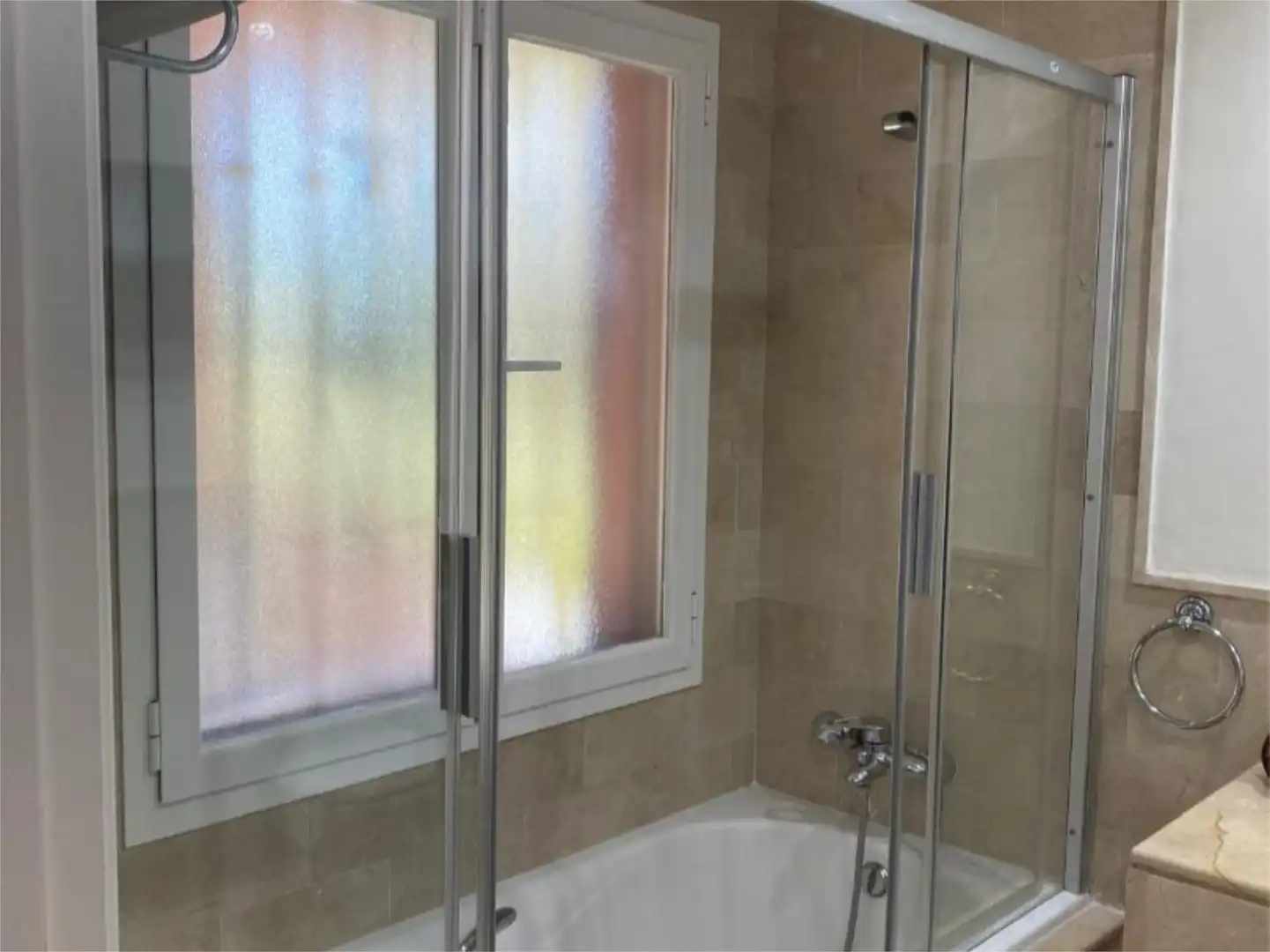 Badezimmer von Wohnung zur Miete in Marbella mit Klimaanlage, Heizung und Privatgarten