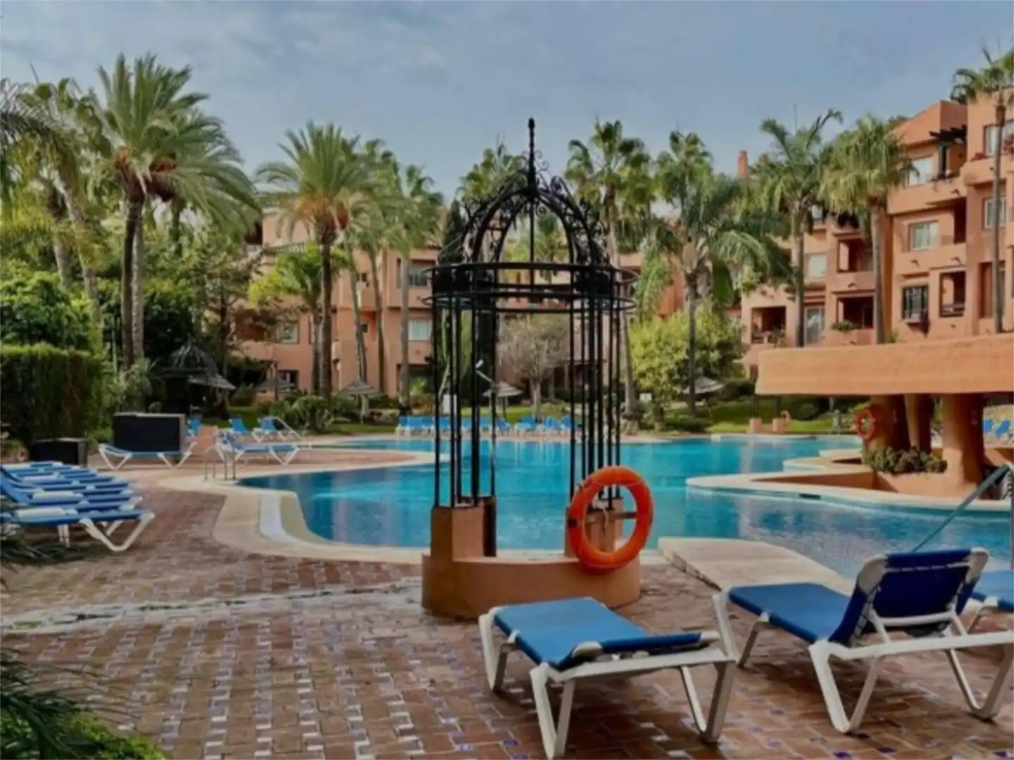 Schwimmbecken von Wohnung zur Miete in Marbella mit Klimaanlage, Heizung und Privatgarten