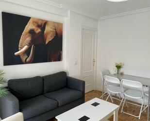 Living room of Flat to share in  Madrid Capital  with Heating, Parquet flooring and Furnished