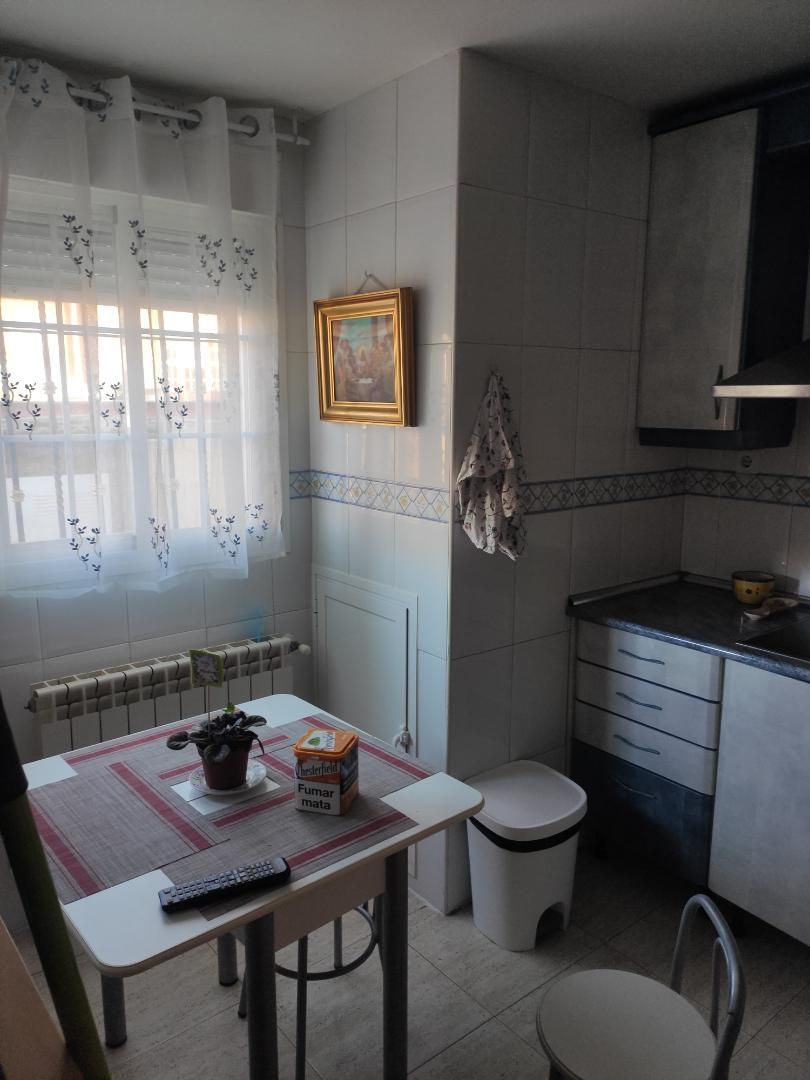 Cuina de Casa adosada en venda en Quer amb Aire condicionat