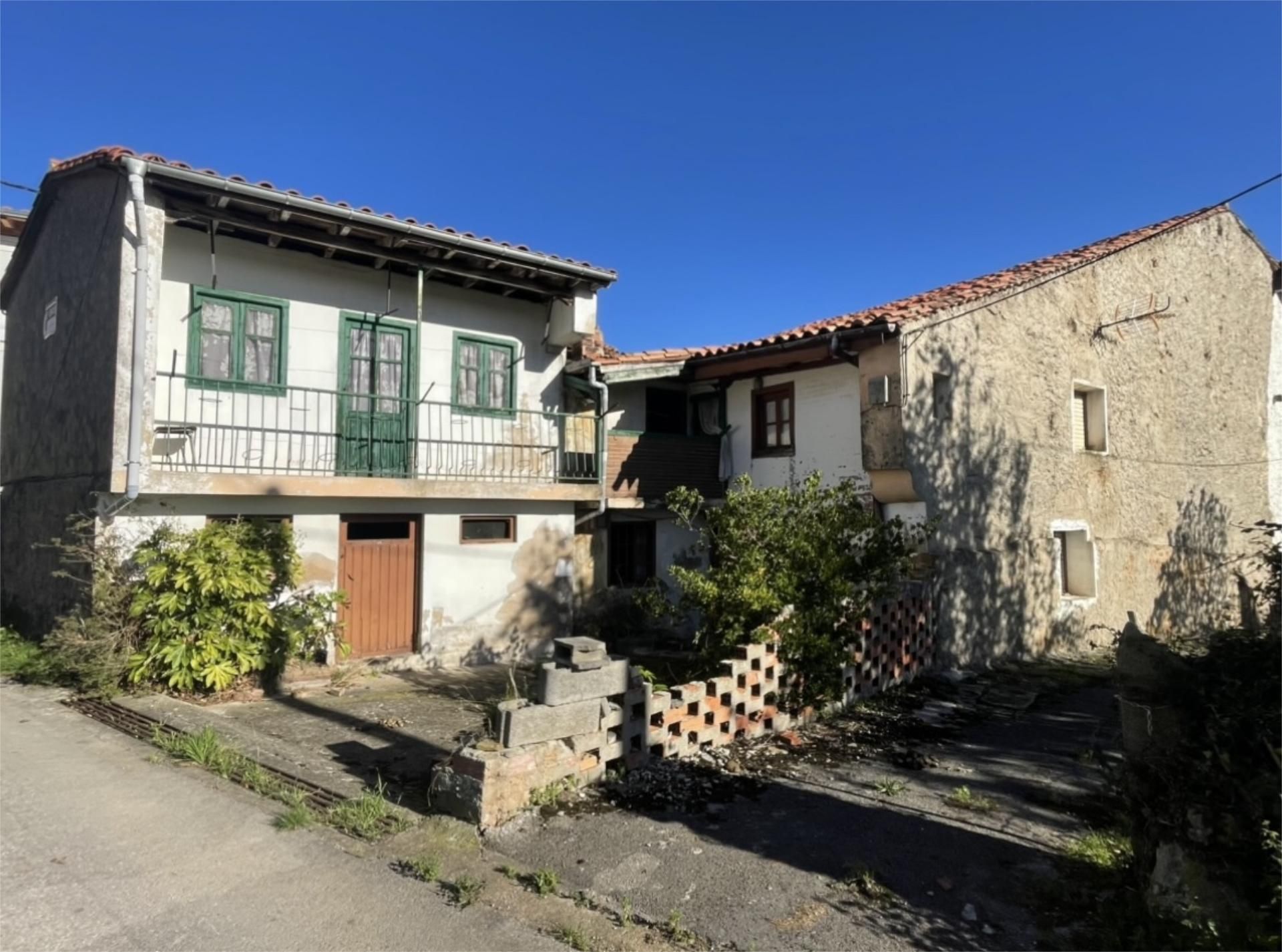 Vista exterior de Casa adosada en venda en Arenas de Iguña