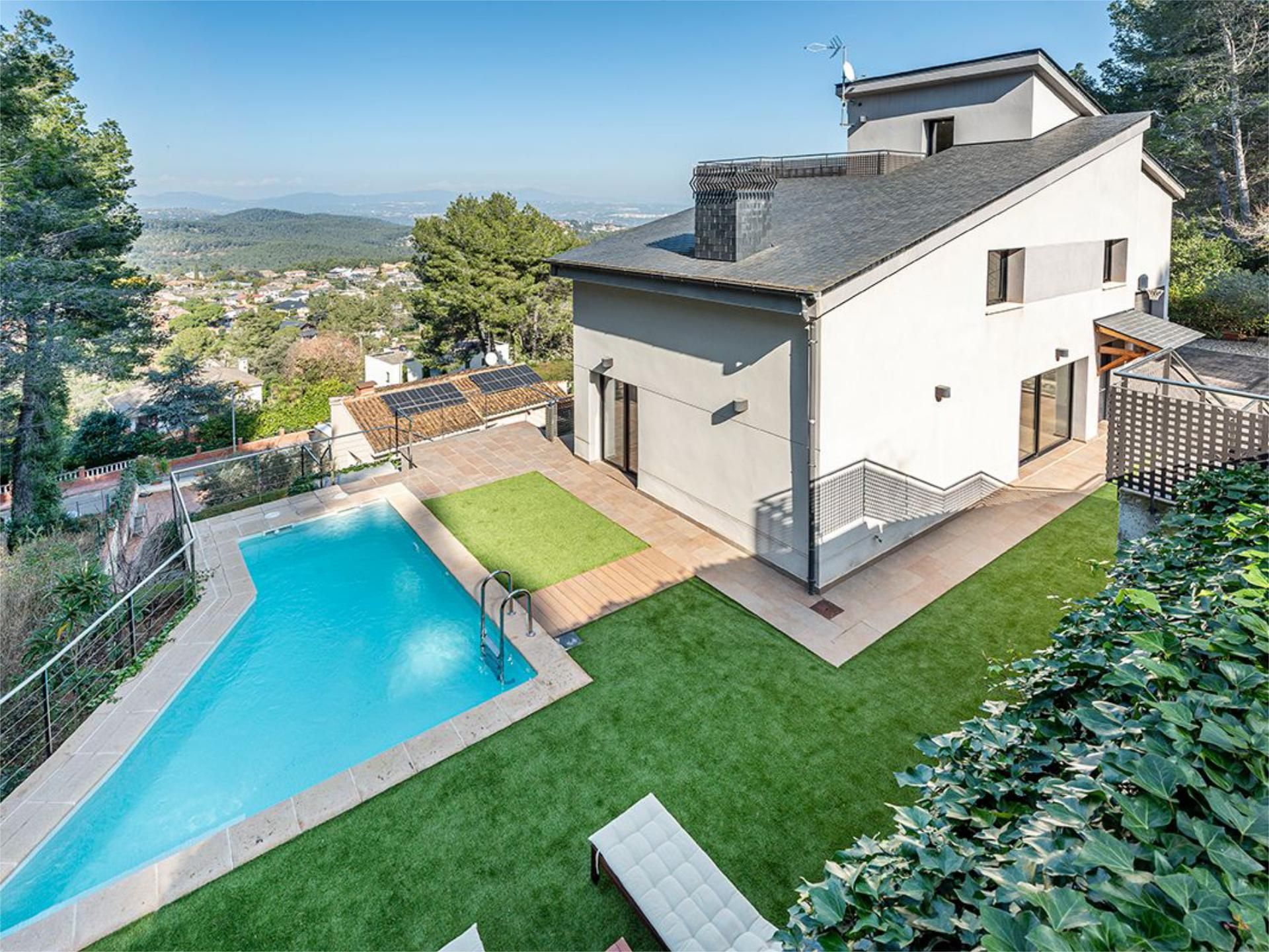 Swimming pool of Flat for sale in Corbera de Llobregat  with Heating, Private garden and Parquet flooring