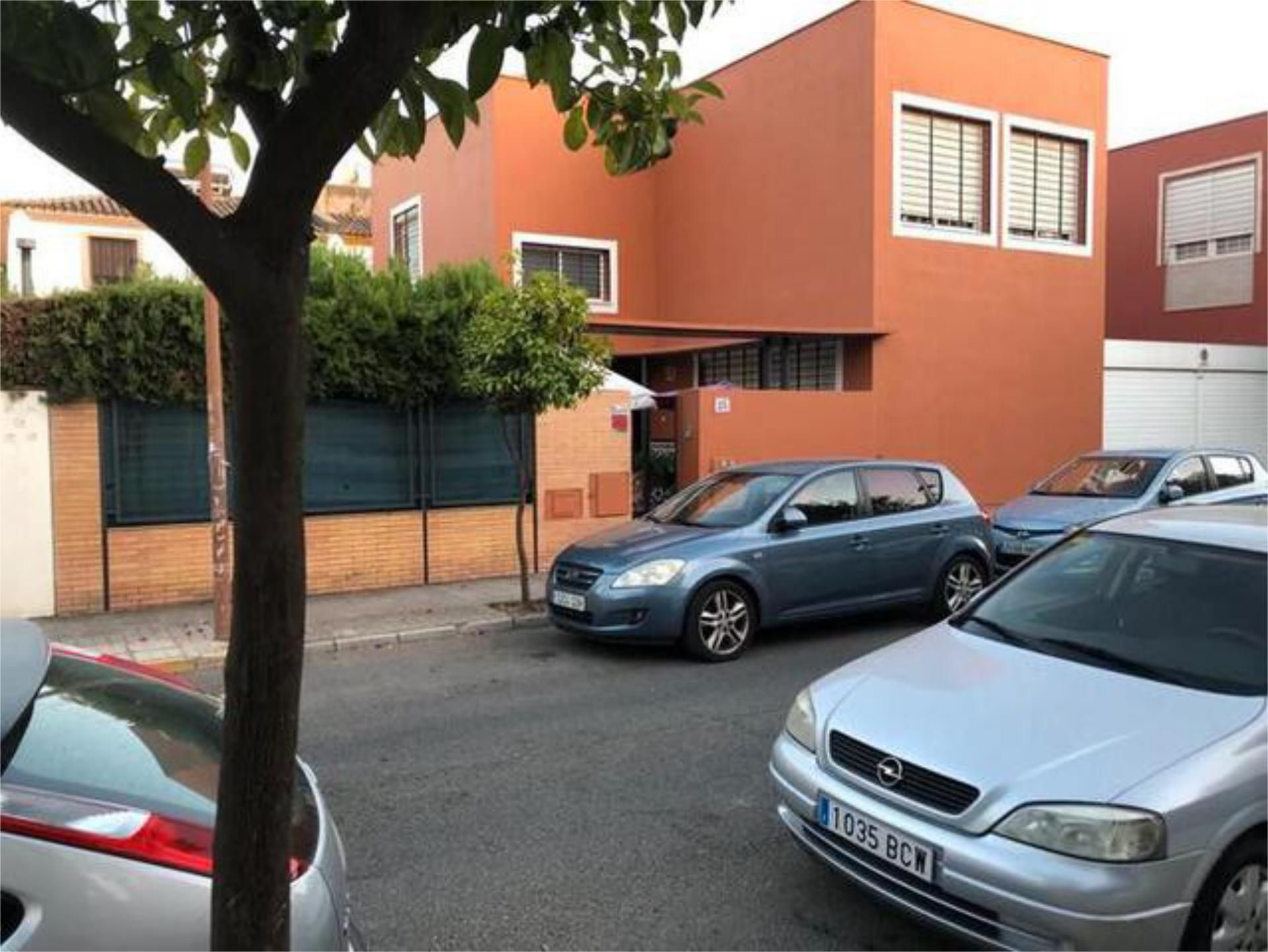 Vista exterior de Casa o xalet en venda en  Sevilla Capital amb Calefacció, Jardí privat i Terrassa