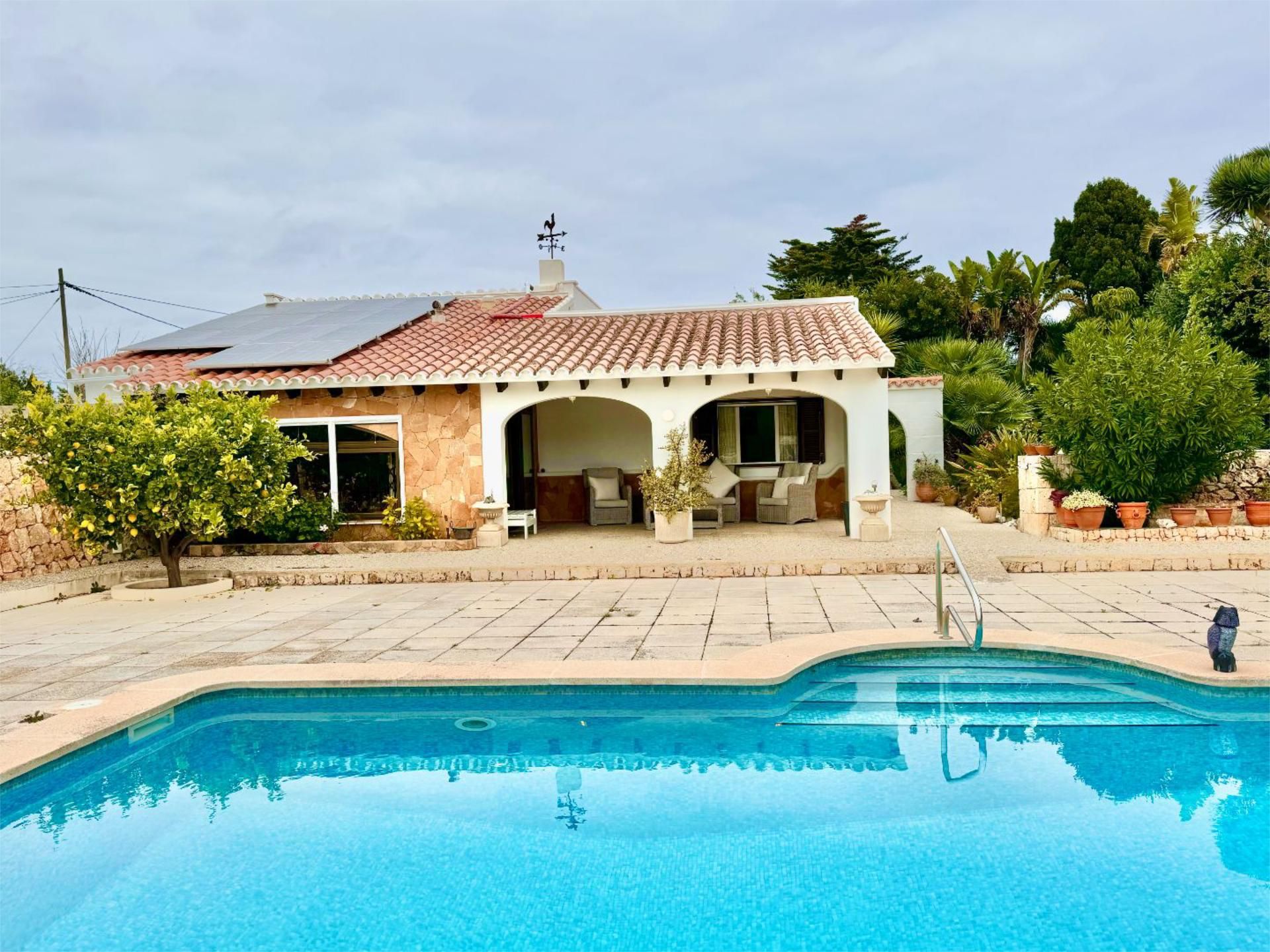 Vista exterior de Casa o xalet en venda en Sant Lluís amb Aire condicionat, Terrassa i Piscina