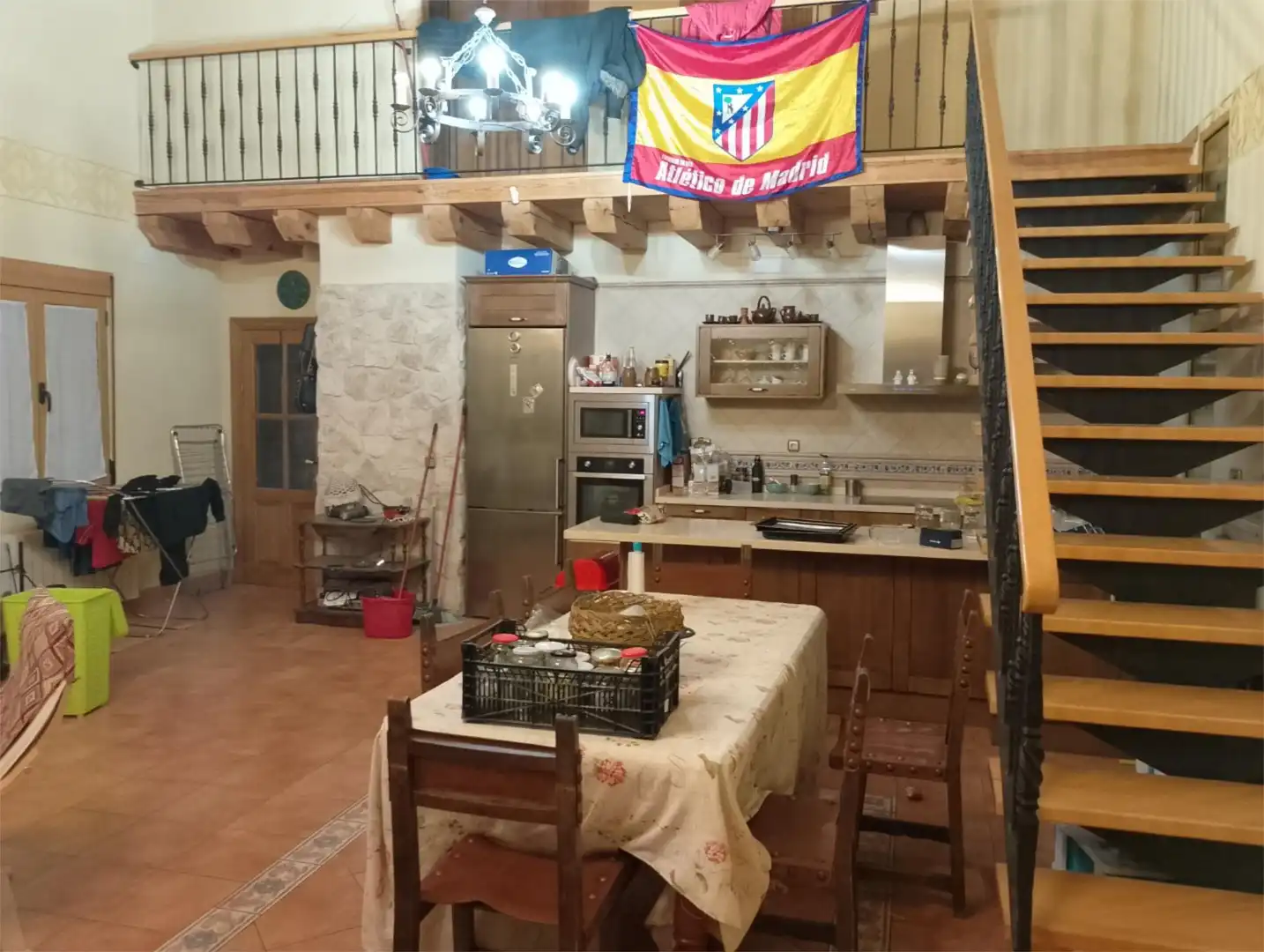 Cuina de Casa adosada per a compartir en Carbonero el Mayor amb Microones i TV