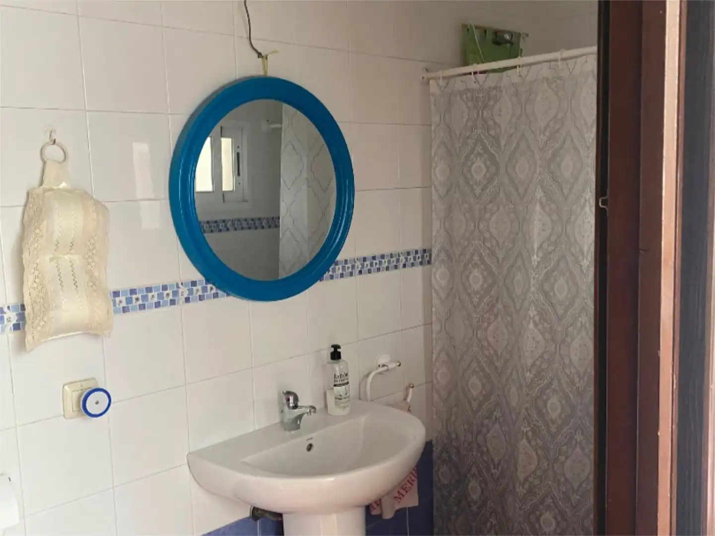 Piso en venta en Calle Puerta Ronda, 6, La Puebla de Cazalla Baño de Piso en venta en La Puebla de Cazalla con Aire acondicionado, Calefacción y Terraza