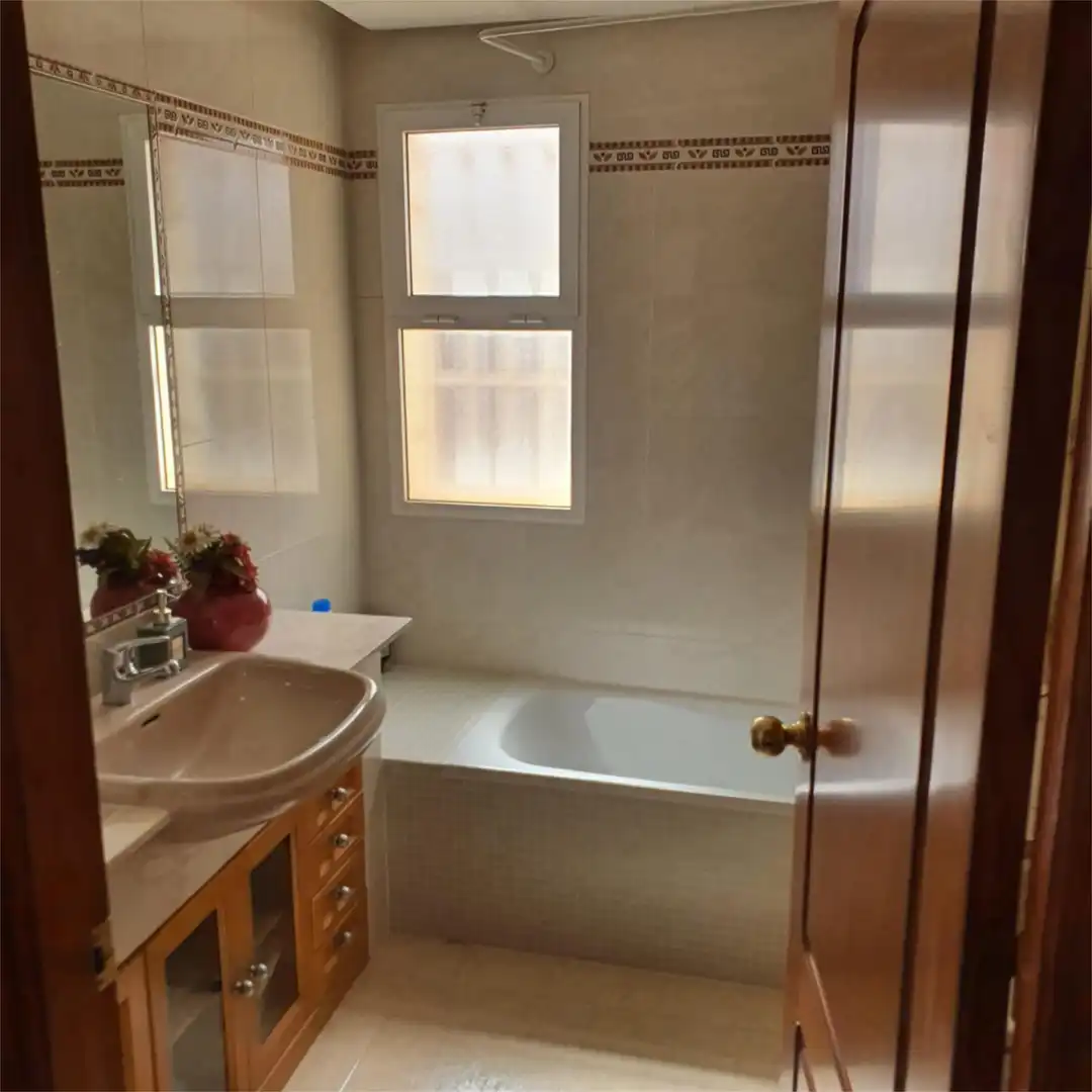 Maisonette zum Verkauf in Avenida Mar Menor, 108, Islas Menores - Mar de Cristal Badezimmer von Maisonette zum Verkauf in Cartagena mit Klimaanlage, Privatgarten und Terrasse