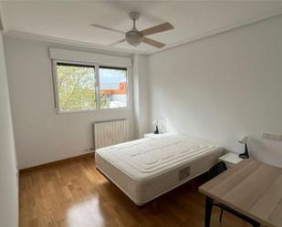 Bedroom of Flat to share in Yebes  with Heating, Private garden and Parquet flooring