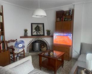 Sala d'estar de Apartament de lloguer en Mora de Rubielos amb Calefacció, Terrassa i Moblat