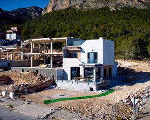 Vista exterior de Casa adosada en venda en Polop amb Terrassa, Piscina i Balcó