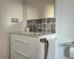 Bathroom of Apartment to rent in  Córdoba Capital  with Heating, Private garden and Swimming Pool