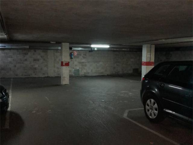 Garaje en Alquiler en Colón de Larreátegui Kalea, 29 en Ensanche - Moyua - Diputación