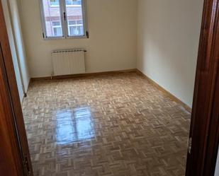 Bedroom of Flat for sale in Valladolid Capital  with Heating, Parquet flooring and Terrace