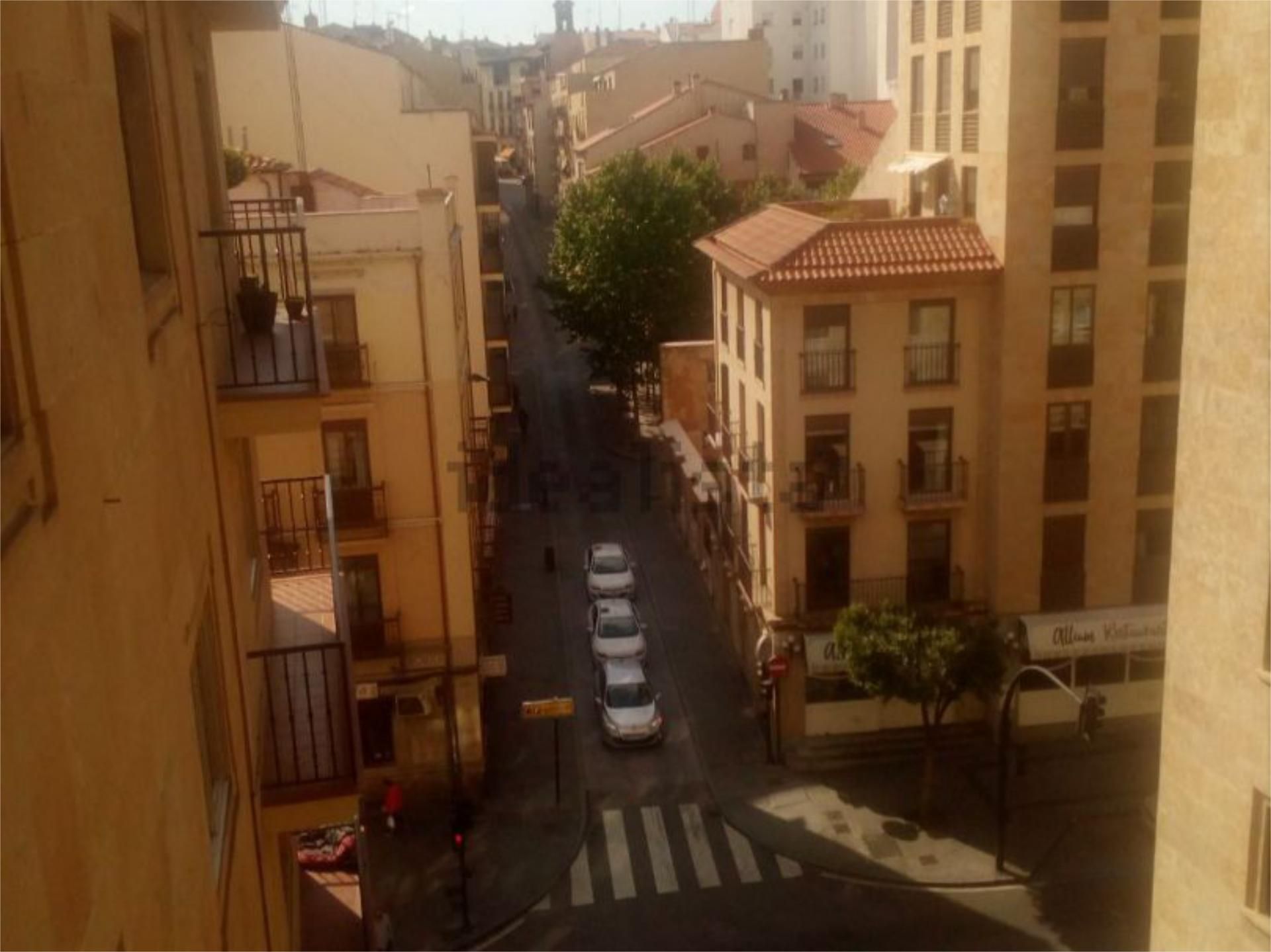 Vista exterior de Pis per a compartir en Salamanca Capital amb Calefacció, Parquet i Moblat