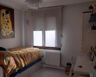 Dormitori de Apartament per a compartir en Santurtzi  amb Calefacció, Parquet i Moblat