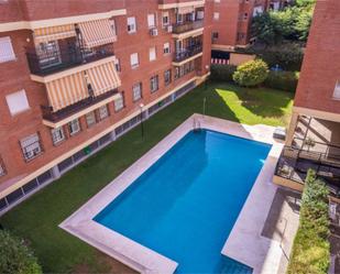 Swimming pool of Flat for sale in  Sevilla Capital  with Air Conditioner, Heating and Private garden