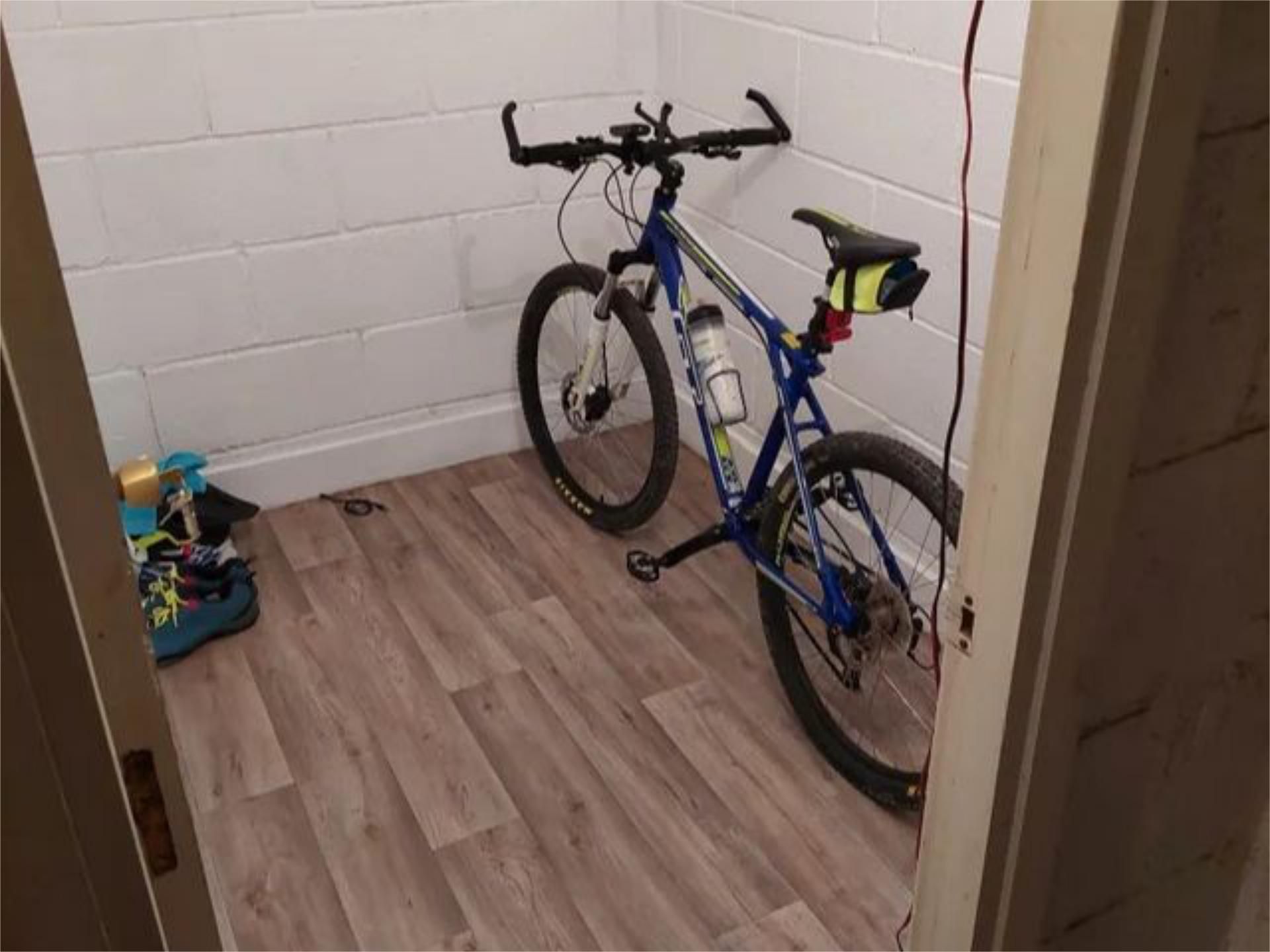Box room for sale in Santander