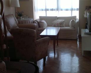 Living room of Flat to rent in  Madrid Capital  with Air Conditioner, Heating and Parquet flooring