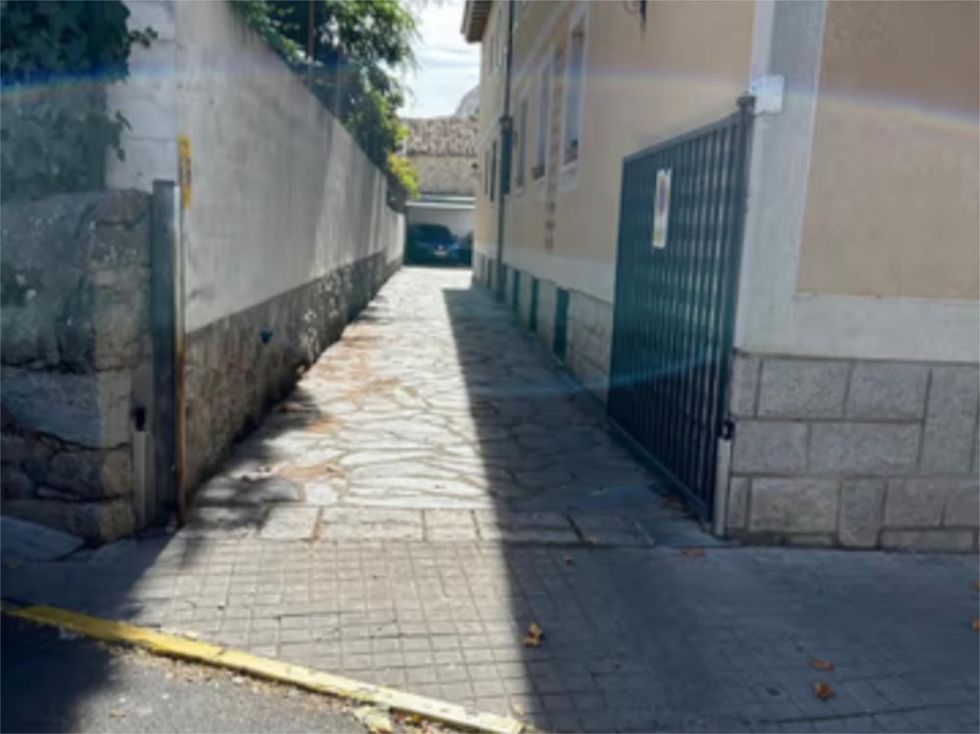 Exterior view of Garage for sale in Moralzarzal