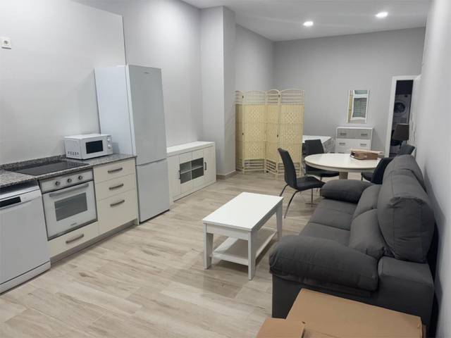 Piso en Alquiler en Calle Villafuerte, 40 en El Palo