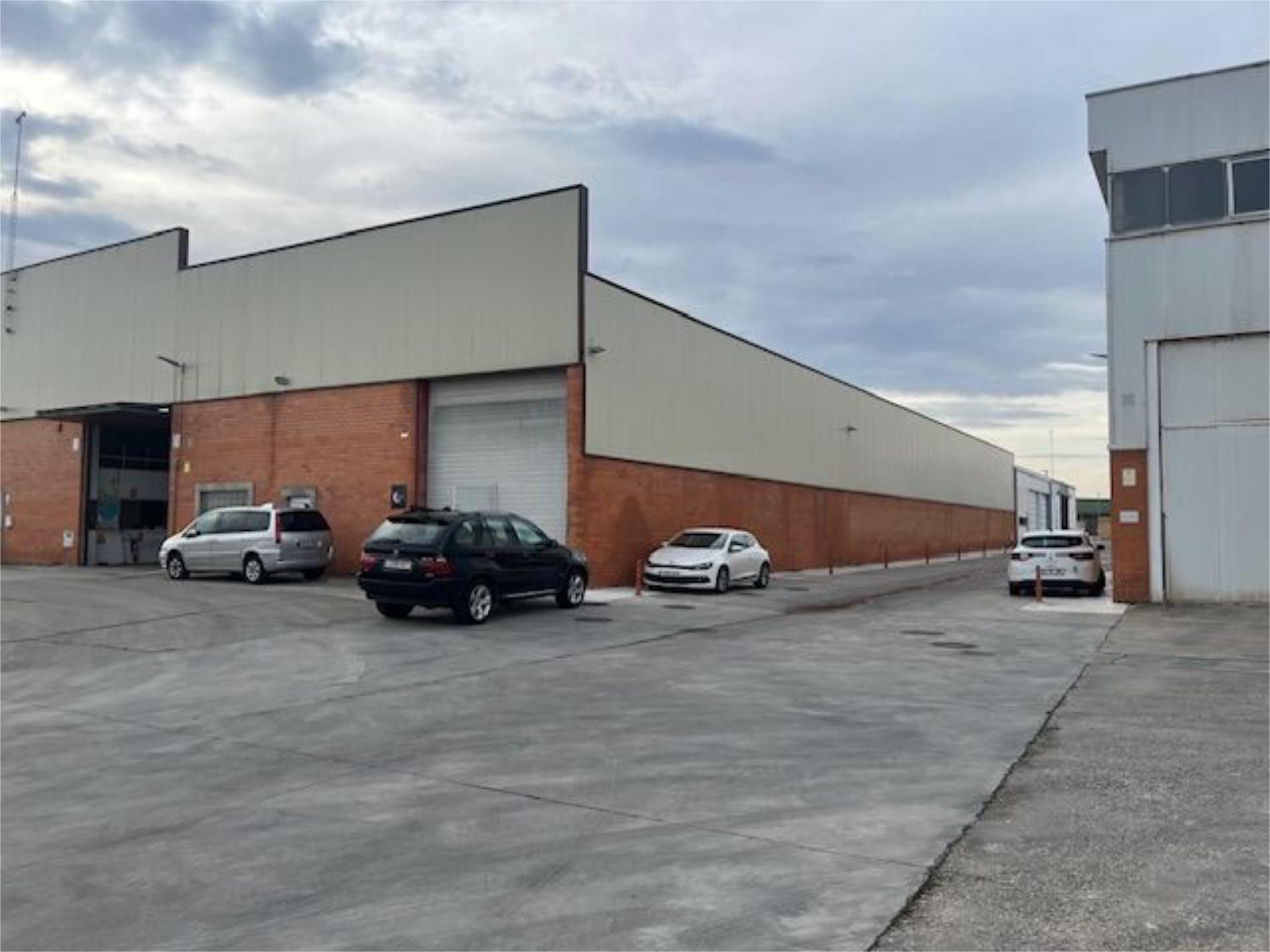 Exterior view of Industrial buildings for sale in Calvarrasa de Abajo