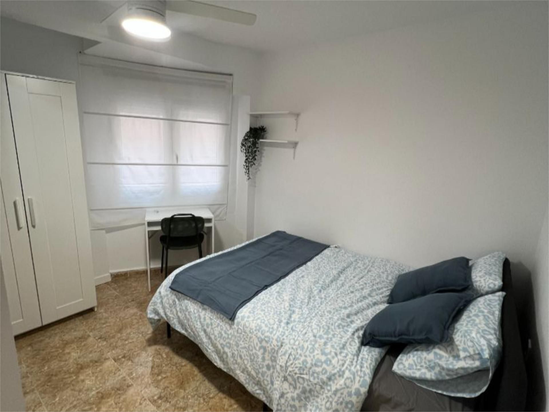 Dormitori de Apartament per a compartir en Alicante / Alacant amb Moblat