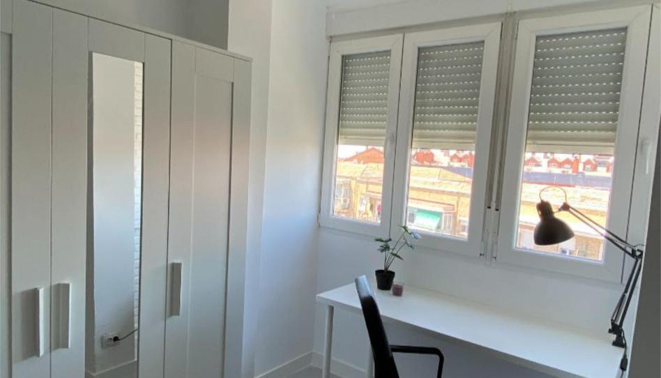 Flat to share in Calle Trujillo, 2, Zona Renfe, Madrid - image 1 Photo 1 of Flat to share in Calle Trujillo, 2, Zona Renfe, Madrid